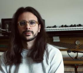 “By this Window”, il viaggio sonoro di Edoardo Petracci conquista il pubblico: crowdfunding superato