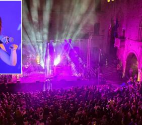 Montecassiano, grande successo per Noemi: il "Nostalgia Tour" conquista la piazza
