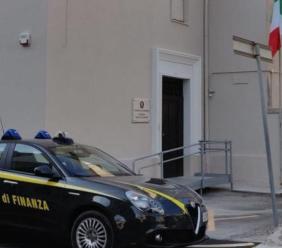 Porto Recanati, maxi sequestro di giocattoli contraffatti: oltre 3.200 pezzi ritirati dal mercato