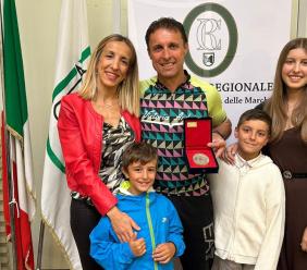 “Da Camerino a Capo Nord in bicicletta”: il Consiglio regionale premia l’impresa di Tonino Pieroni