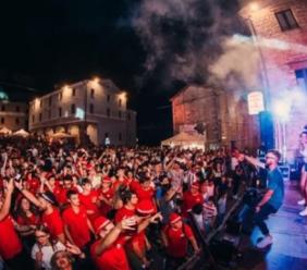 Torna la "regina" dell’estate marchigiana: al via la Sagra della Vernaccia di Serrapetrona 2025
