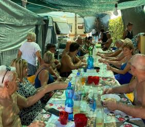 35 estati di amicizia: il pranzo del campeggio Regina 2