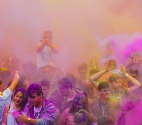 Porto Recanati, il Ferragosto si tinge di arcobaleno: torna il "COLORmob"