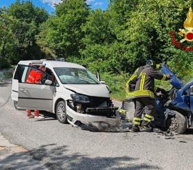 Schianto frontale a Caldarola: tre feriti, uno trasportato in elisoccorso a Torrette