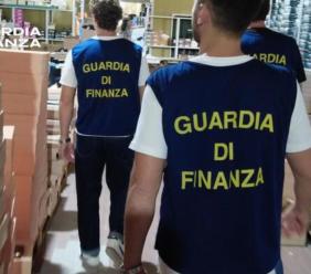 Blitz della Guardia di Finanza: sequestrati 52mila articoli contraffatti tra Marche, Abruzzo e Campania