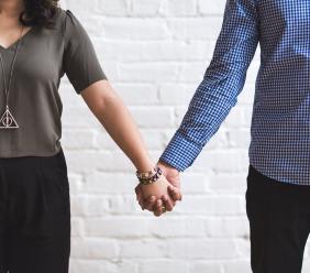 Nuova relazione della ex moglie: cosa succede all’assegno di mantenimento
