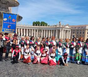 Li Matti de Montecò in Vaticano: gli stornelli marchigiani conquistano anche Papa Leone XIV (FOTO)