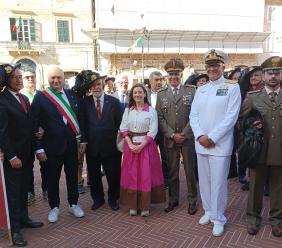 Bersaglieri protagonisti a Recanati: raduno regionale con fanfare e sfilata a passo di carica