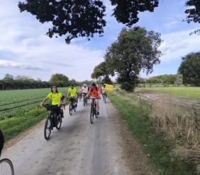 In 100 per la pace: successo della pedalata solidale di Emergency e Fiab