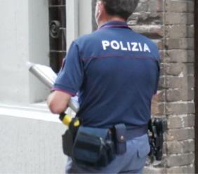 Macerata, 63enne trovato morto in casa dopo aver chiamato i soccorsi: dramma a Borgo San Giuliano
