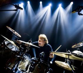 Macerata, Tullio De Piscopo porta "I Colori della Musica" al Teatro Lauro Rossi