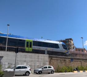Macerata, viabilità rivoluzionata in via Urbino per il montaggio delle nuove pensiline