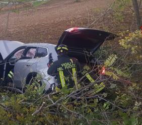Perde il controllo dell'auto e finisce fuori strada: conducente al Pronto Soccorso Perde il controllo dell'auto e finisce fuori strada: conducente al Pronto Soccorso