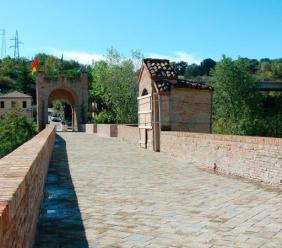Tolentino, lavori in via Corona: cambia la viabilità. Ponte del Diavolo a senso unico