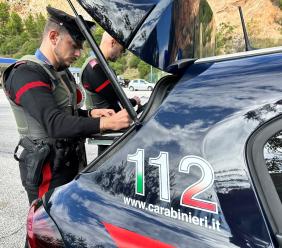 Montecosaro, prende il registratore di cassa in un bar e fugge su un motorino rubato: denunciato 37enne Montecosaro, prende il registratore di cassa in un bar e fugge su un motorino rubato: denunciato 37enne
