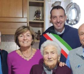 Treia, Annunziata festeggia 100 anni con la passione per l'orto intatta: "Il mio segreto? Ve lo svelo" Treia, Annunziata festeggia 100 anni con la passione per l'orto intatta: "Il mio segreto? Ve lo svelo"