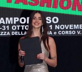 Da Macerata al palco: la giovane modella Alissa Polizzi debutta come presentatrice Da Macerata al palco: la giovane modella Alissa Polizzi debutta come presentatrice