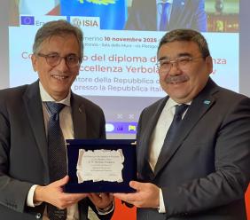 Unicam premia l'ambasciatore del Kazakistan: benemerenza a Sembayev per la cooperazione Italia-Asia Unicam premia l'ambasciatore del Kazakistan: benemerenza a Sembayev per la cooperazione Italia-Asia