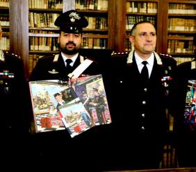 I carabinieri come "eroi quotidiani": il calendario 2026 dell'Arma all'insegna della Pop Art (FOTO e VIDEO)