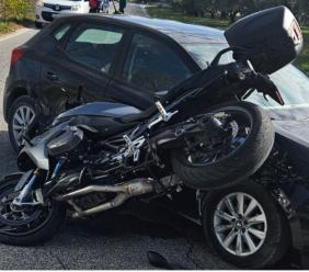 Macerata, scontro tra auto e moto: centauro trasportato a Torrette in elisoccorso Macerata, scontro tra auto e moto: centauro trasportato a Torrette in elisoccorso
