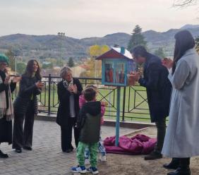 Sarnano, inaugurata la nuova casetta del Bookcrossing: un piccolo spazio per cultura e benessere Sarnano, inaugurata la nuova casetta del Bookcrossing: un piccolo spazio per cultura e benessere