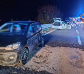 Apiro, incidente coinvolge tre auto sulla Statale 76: traffico in tilt e tre feriti, uno è grave