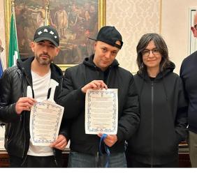 Omaggio in musica a Civitanova: sindaco premia i Rapper Andre Young e Stylo per la canzone "Casa Mia"