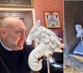 Statuetta con testa di cavallo mozzata per il sindaco Paolorossi, aquila impalata ai Giovani Democratici