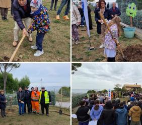 Recanati, gli alberi sono i migliori amici degli alunni: piantato un melograno alla scuola primaria Recanati, gli alberi sono i migliori amici degli alunni: piantato un melograno alla scuola primaria