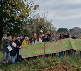 Alberi per i nuovi nati: grande partecipazione alla Festa dell'Albero di Sarnano
