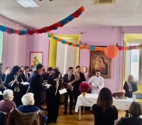 San Severino, la banda “Francesco Adriani” porta la festa di Santa Cecilia agli anziani della Lazzarelli