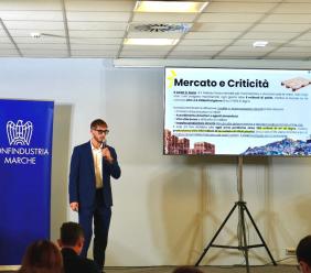 Il primo pallet in plastica riciclata al mondo è di una start-up "made in Macerata"