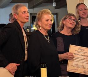 Civitanova, Anna Lina Tortelli riceve il premio "Mosca Bianca" per i 70 anni dell'Ottica