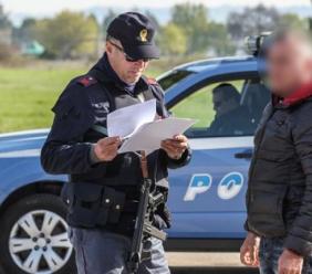 Macerata, procede a zig zag con un grosso Suv: aveva un tasso alcolico doppio rispetto al limite