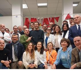 Valentino Rossi e i piloti della Vr46 Academy in visita ai piccoli pazienti del Salesi