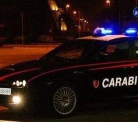 Scene da Far West a Tolentino: ladri intercettati fuggono contromano, poi l'impatto e la caccia all'uomo Scene da Far West a Tolentino: ladri intercettati fuggono contromano, poi l'impatto e la caccia all'uomo