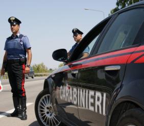 Monte San Giusto, aggredisce la compagna e la madre di lei con un coltello: denunciato 31enne