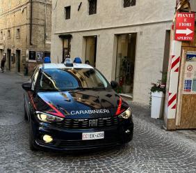 Controlli a tappeto nel maceratese: ordine di carcerazione per rapina, banconote false e patenti ritirate Controlli a tappeto nel maceratese: ordine di carcerazione per rapina, banconote false e patenti ritirate