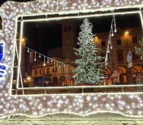 Tolentino accoglie il Gran Galà della Befana: spettacolo e solidarietà sul palco Tolentino accoglie il Gran Galà della Befana: spettacolo e solidarietà sul palco