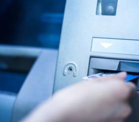 Penna San Giovanni, ruba il bancomat di una novantenne e preleva 1.349 euro: denunciato 55enne