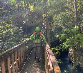 Pioraco, cade lungo il sentiero "li Vurgacci": soccorsa una donna