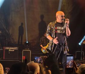Castelraimondo, il rock senza filtri di Enrico Ruggeri conquista il Lanciano Forum