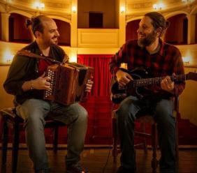 Apiro, cala il sipario su Riverberi: al Teatro Mestica il viaggio musicale di Gnut e Alessandro D'Alessandro