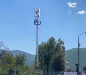 Montecosaro si mobilita: già oltre mille firme contro l'antenna 5G in via Roma