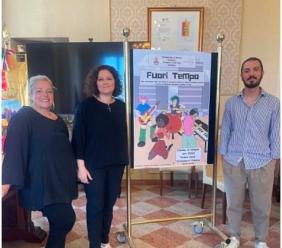 Civitanova, i giovani salgono sul palco con "Fuori tempo": teatro, emozioni e la sinergia speciale con il Servizio sollievo