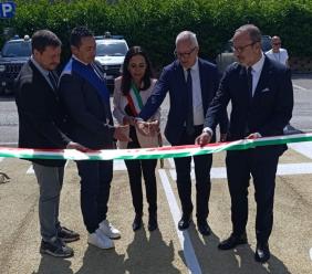 A Visso inaugurato il nuovo hub della mobilità sostenibile: 84 posti auto, ricariche elettriche e bike sharing A Visso inaugurato il nuovo hub della mobilità sostenibile: 84 posti auto, ricariche elettriche e bike sharing