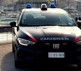 Porto Recanati, prima aggredisce il 118 poi minaccia i carabinieri: 36enne fa il caos in un parcheggio