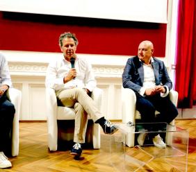 Recanatese, calcio e futsal insieme: nasce il nuovo progetto condiviso. “Sostenibilità e giovani al centro” (VIDEO e FOTO) Recanatese, calcio e futsal insieme: nasce il nuovo progetto condiviso. “Sostenibilità e giovani al centro” (VIDEO e FOTO)