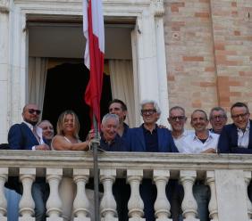 Due settimane di battaglia, due ore senza suspense: a Macerata finisce una lunga campagna elettorale (FOTO e VIDEO) Due settimane di battaglia, due ore senza suspense: a Macerata finisce una lunga campagna elettorale (FOTO e VIDEO)