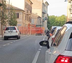 Macerata, ancora traffico in tilt:  cantiere in vicolo Santa Croce manda in crisi la viabilità